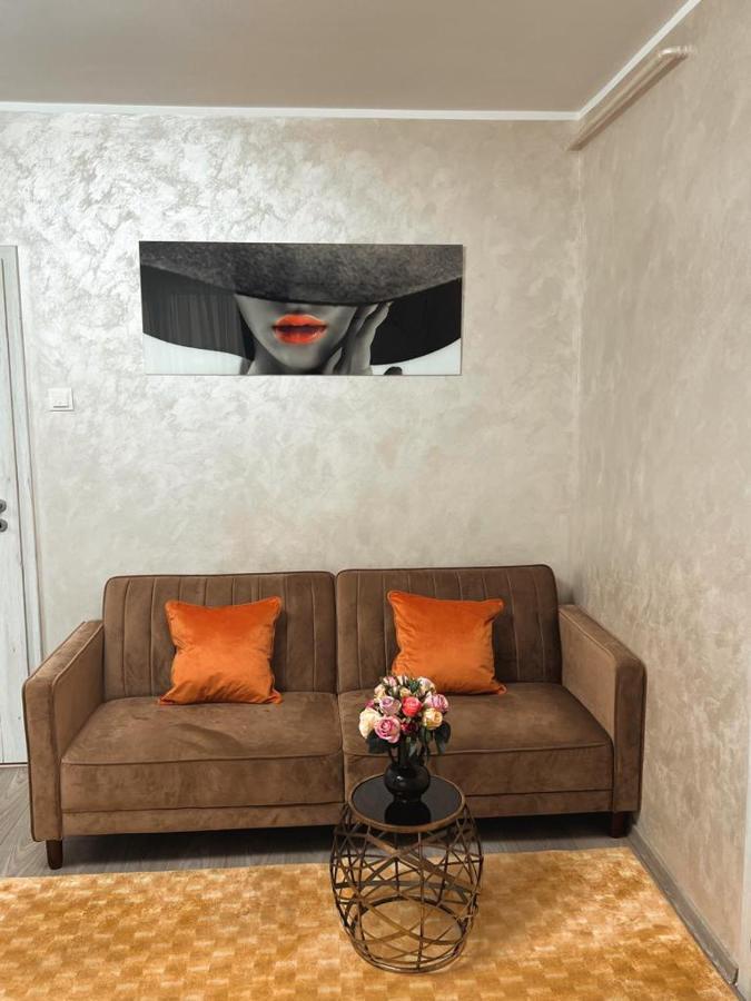 Central Apartament Jászvásár Kültér fotó